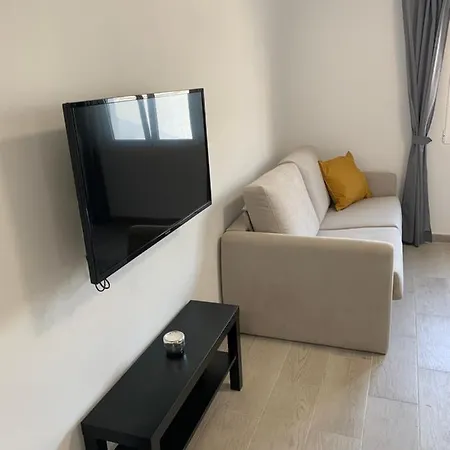 Rosaura Apartmanhotel *