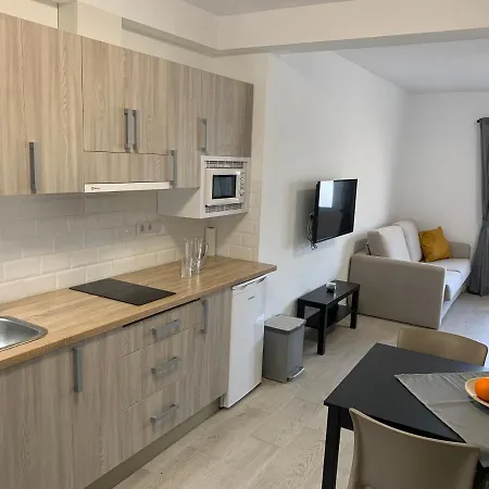 Rosaura Apartmanhotel *